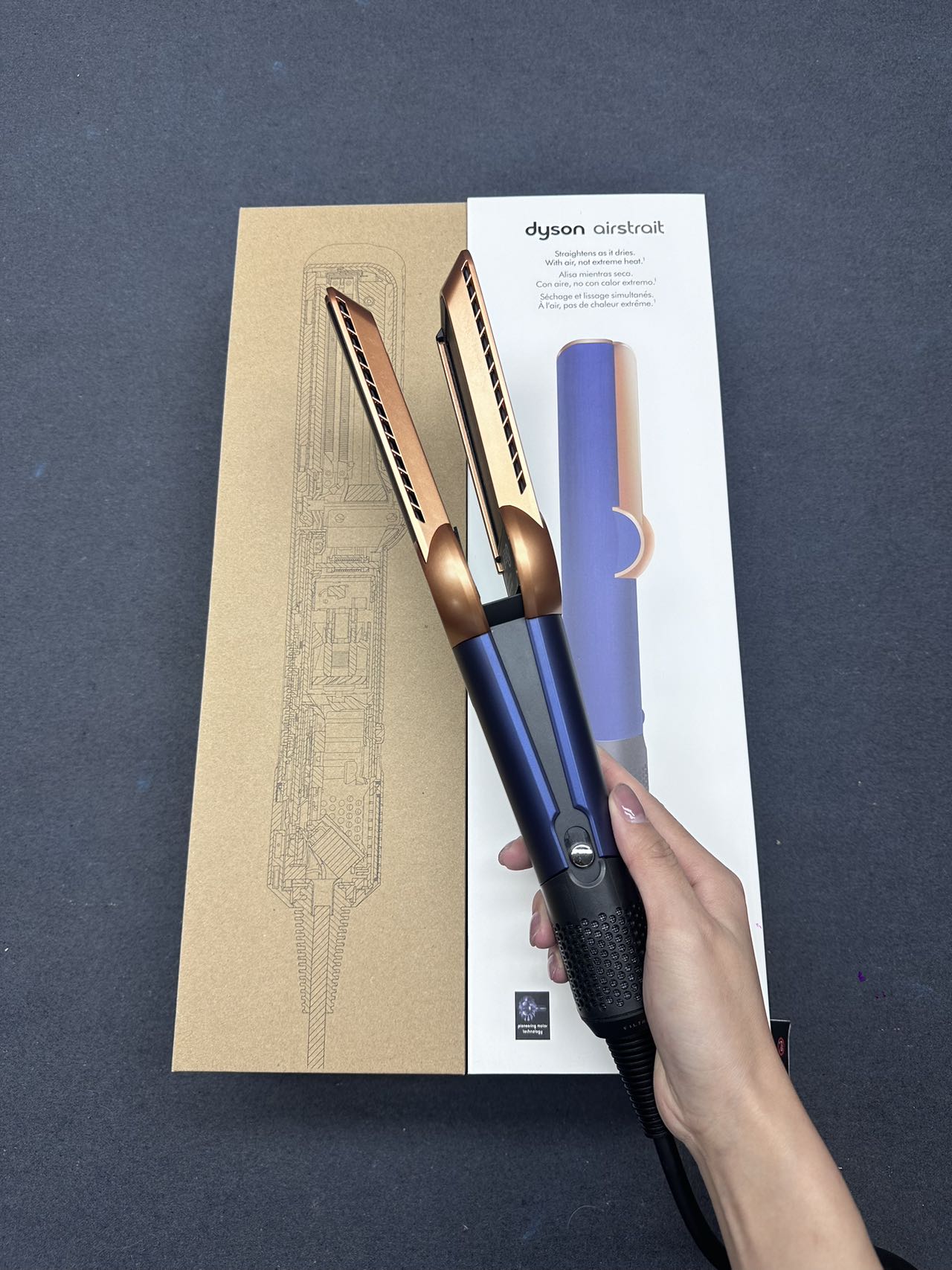 HT01 Airstrait Straightener