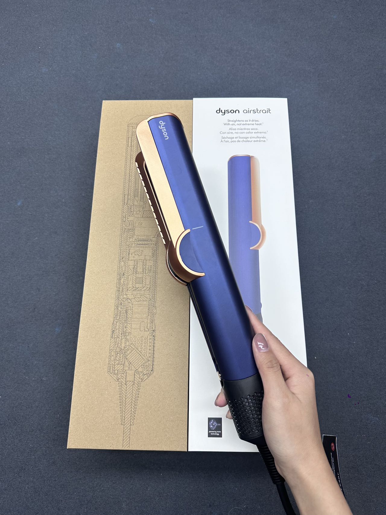 HT01 Airstrait Straightener