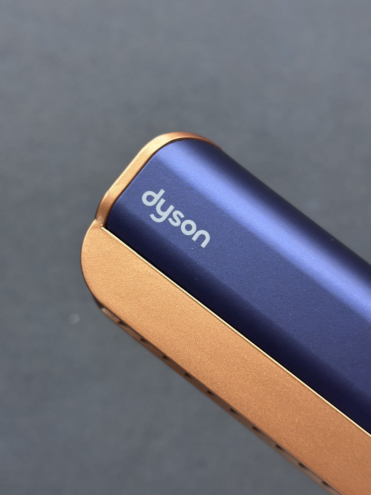 HT01 Airstrait Straightener