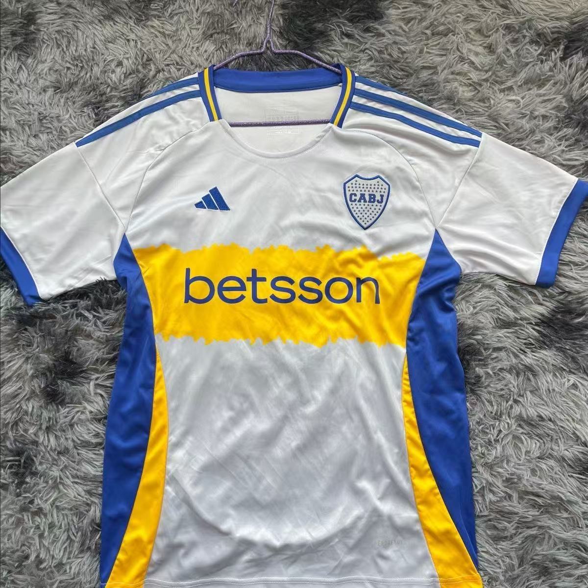 Boca Juniors 25/26 Away Fan Jersey – White/Yellow/Blue – Betsson Sponsor