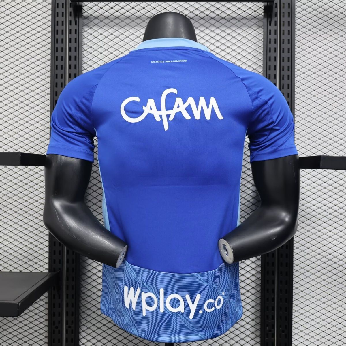 Camiseta de jugador de la versión 25/26 del Millonario para el partido en casa