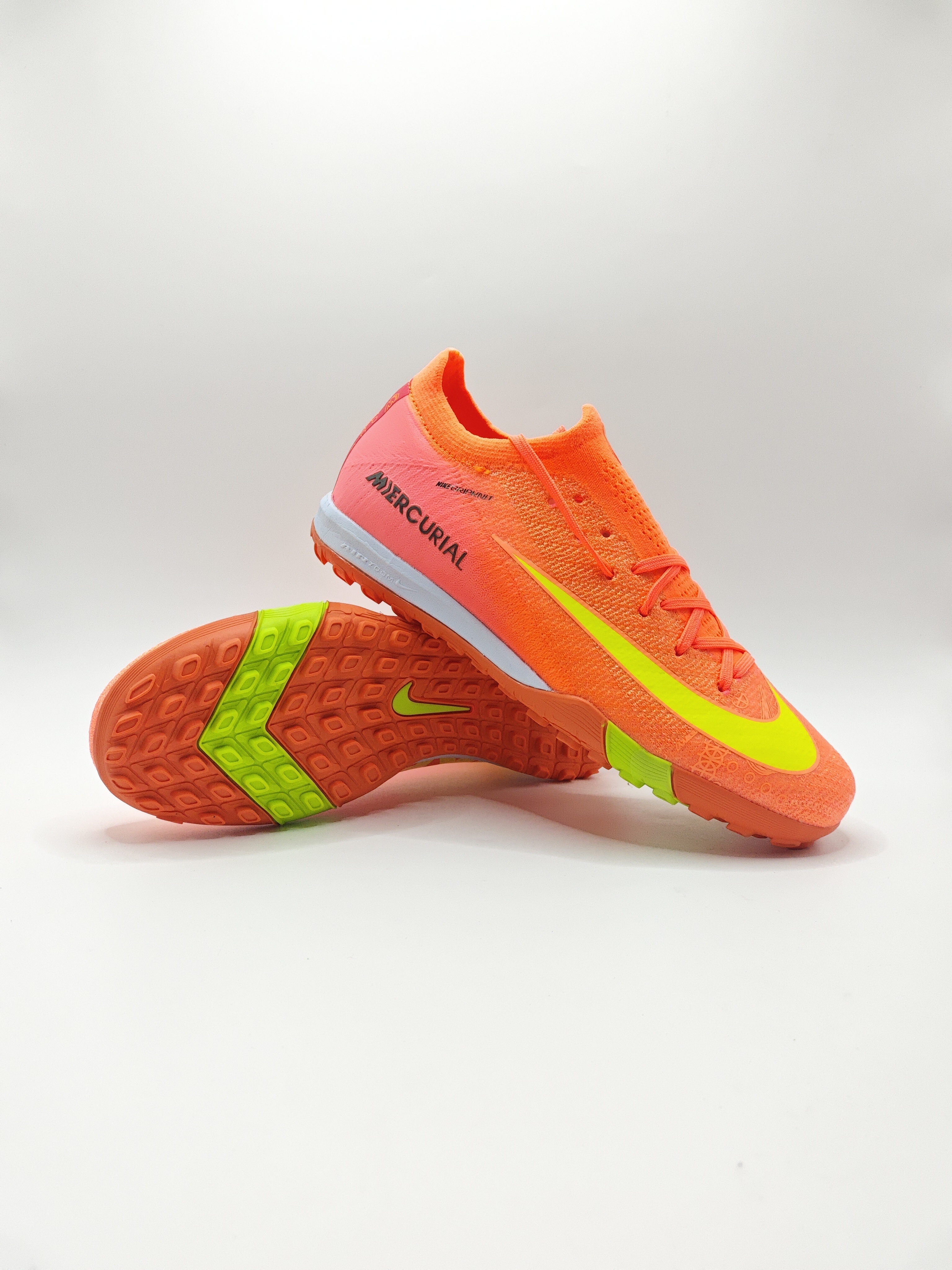 耐克刺客十六代低帮内置全气垫防水针织草钉MD底足球鞋