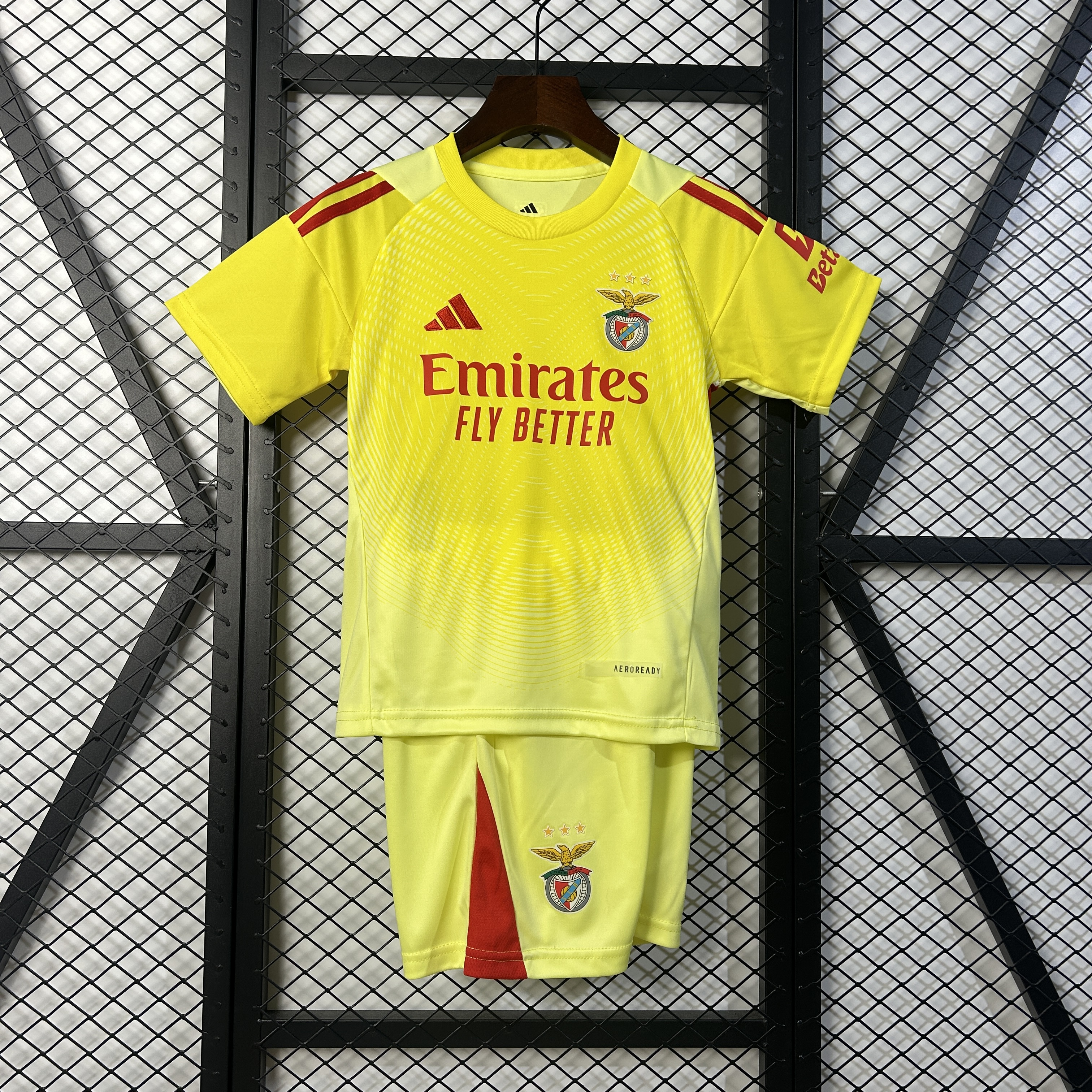 SL Benfica Goalkeeper Kids Suit 25/26