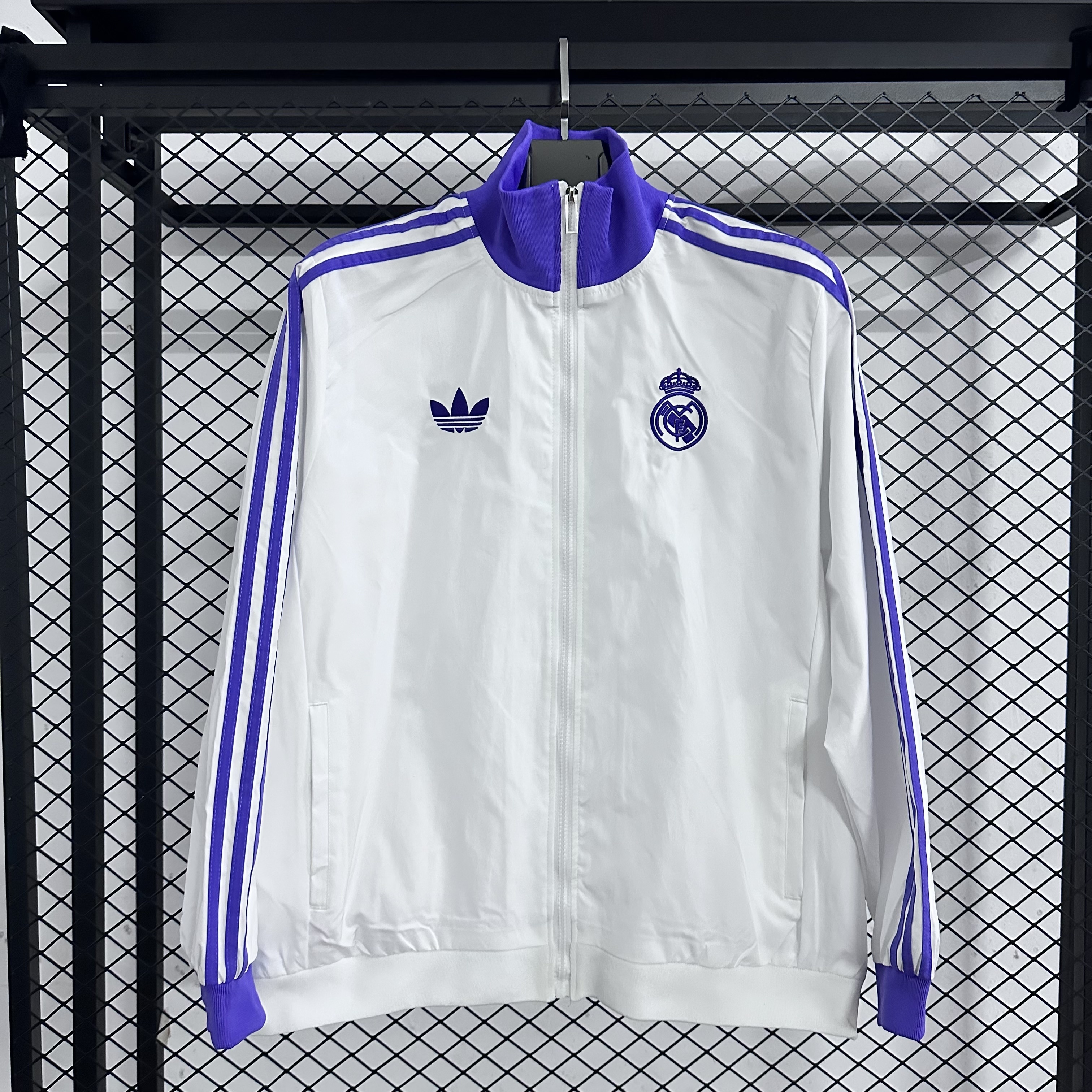 25-26 Real Madrid white purple retro sports striped stand up collar jacket badge sports zipper stand up collar long sleeved jacket jacket cloud white
