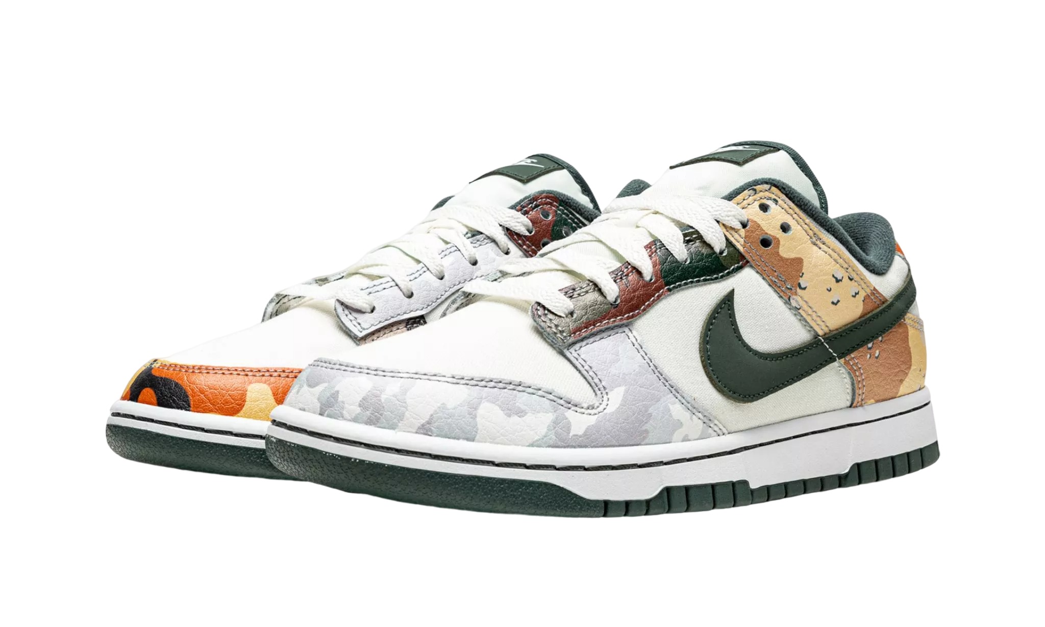 NIKE DUNK LOW SE MULTI CAMO SNEAKERS