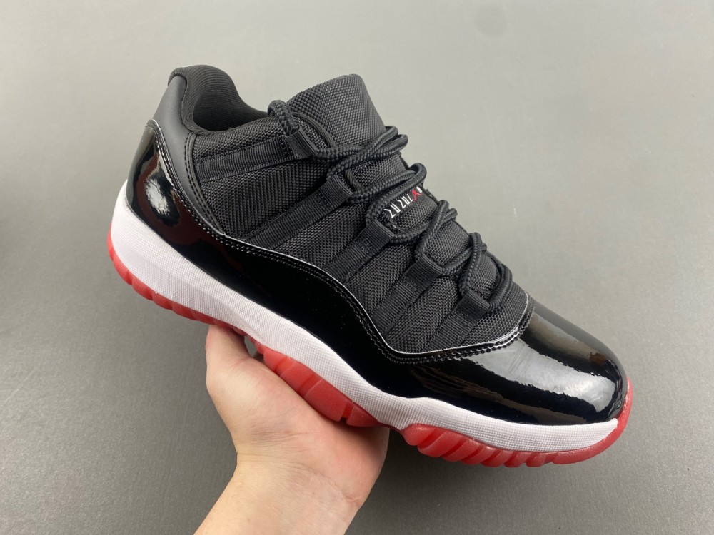 JORDAN 11 RETRO LOW Bred 2025