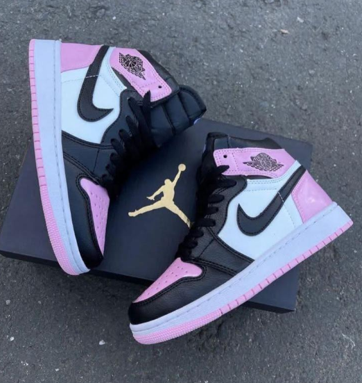 Air Jordan 1 Black Pink
