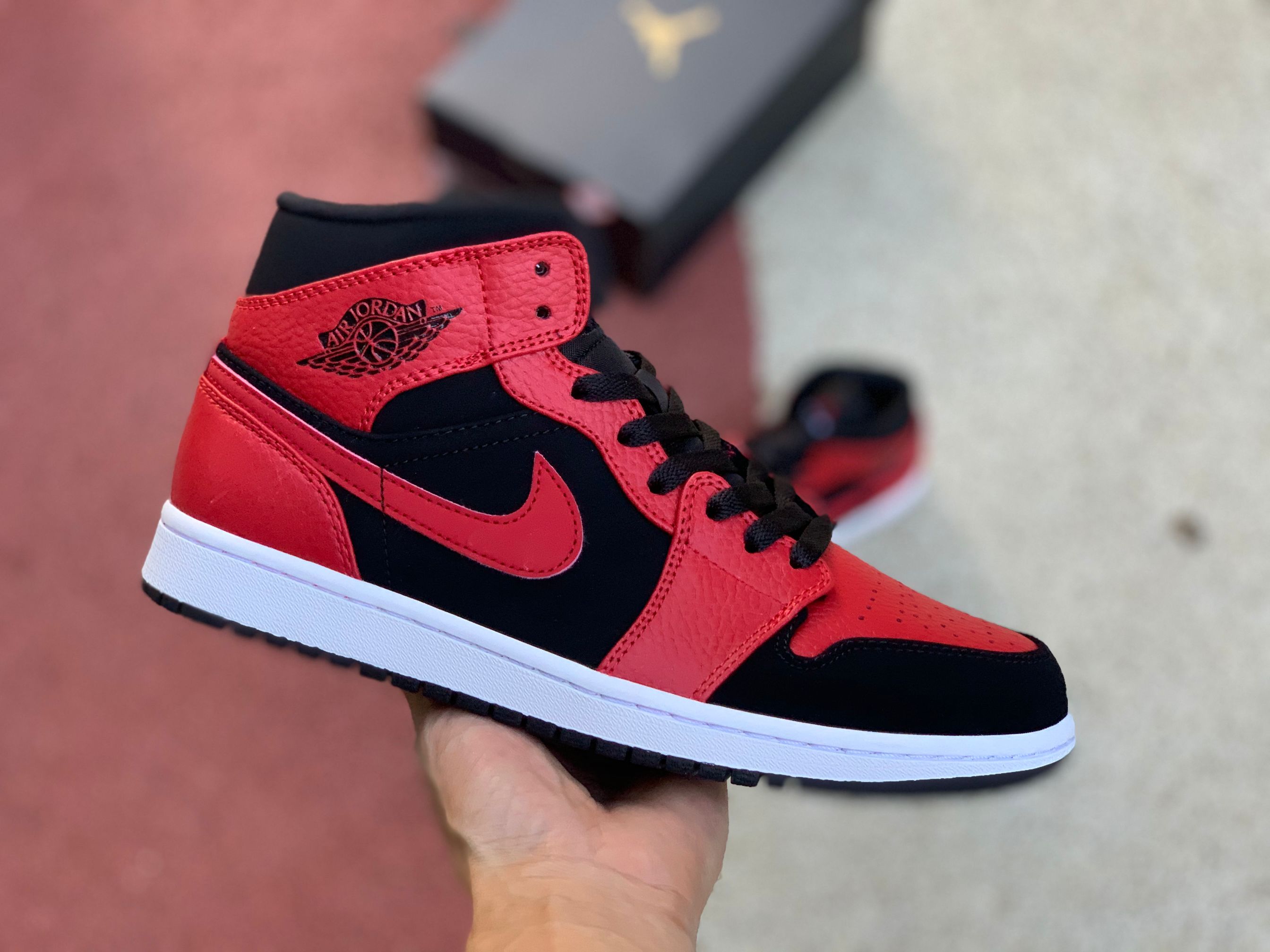 Jordan 1 Mid Reverse Bred