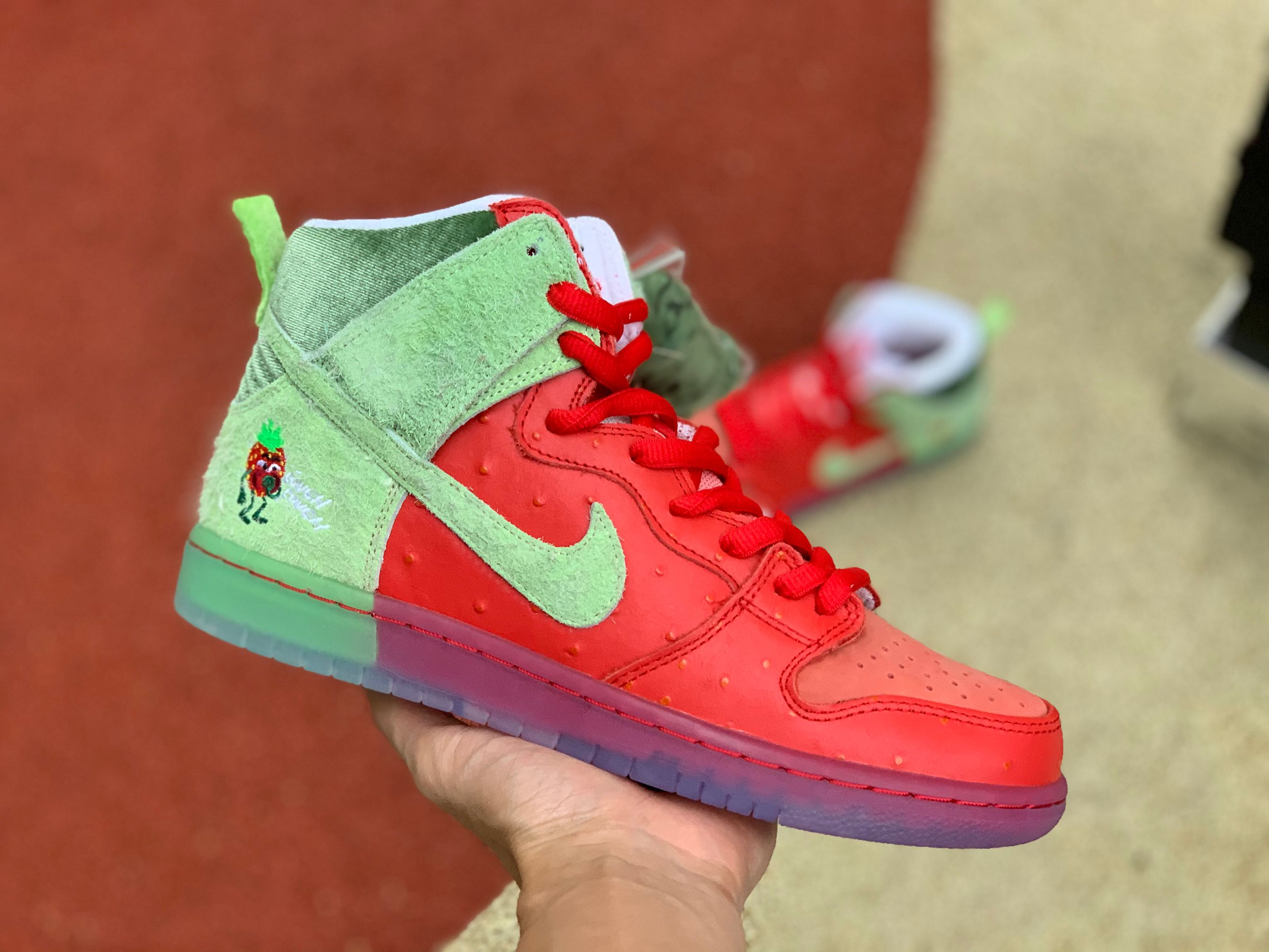 Nike SB Dunk High Strawberry Cough