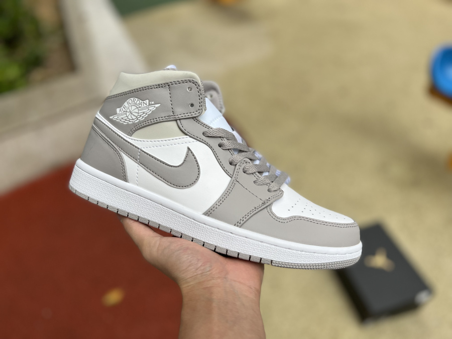 Jordan 1 Mid Shoes011