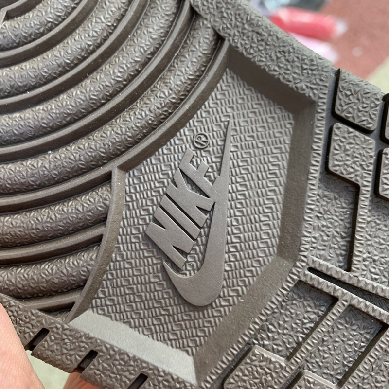 Travis Scott x Air Jordan 1 Low “Dark Mocha”