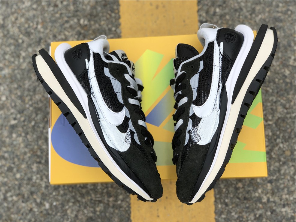 Sacai x Nike VaporWaffle ''Black White''