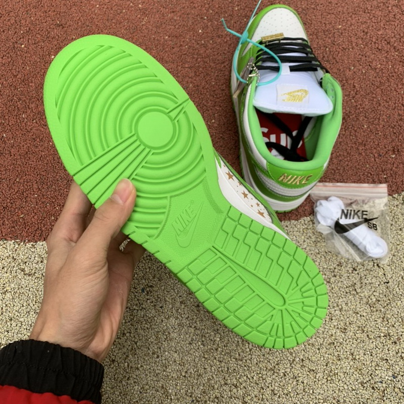 Supreme x Nike SB Dunk Low “Mean Green”