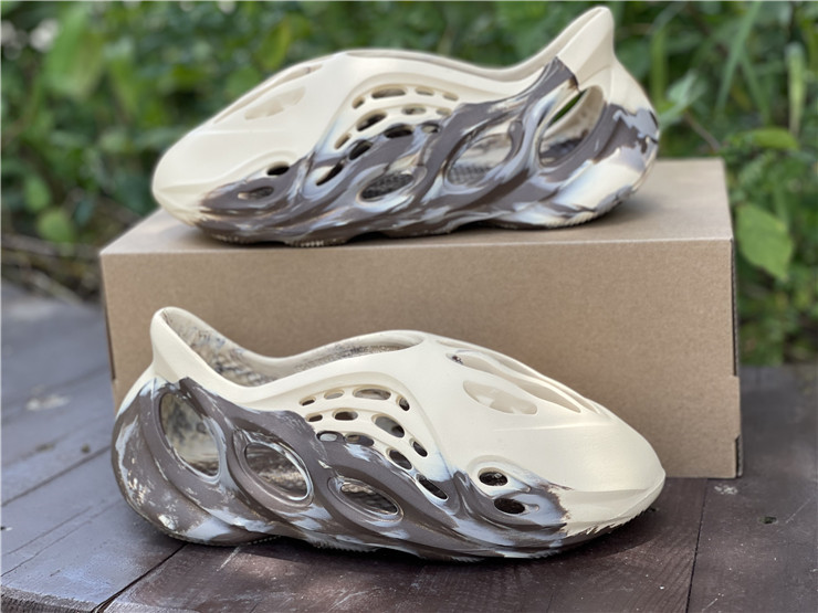 Yeezy Foam Runner “MX Cream Clay”