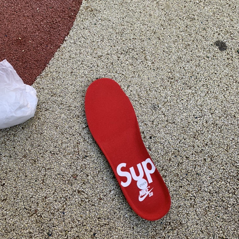 Supreme x Nike SB Dunk Low “Black Stars”