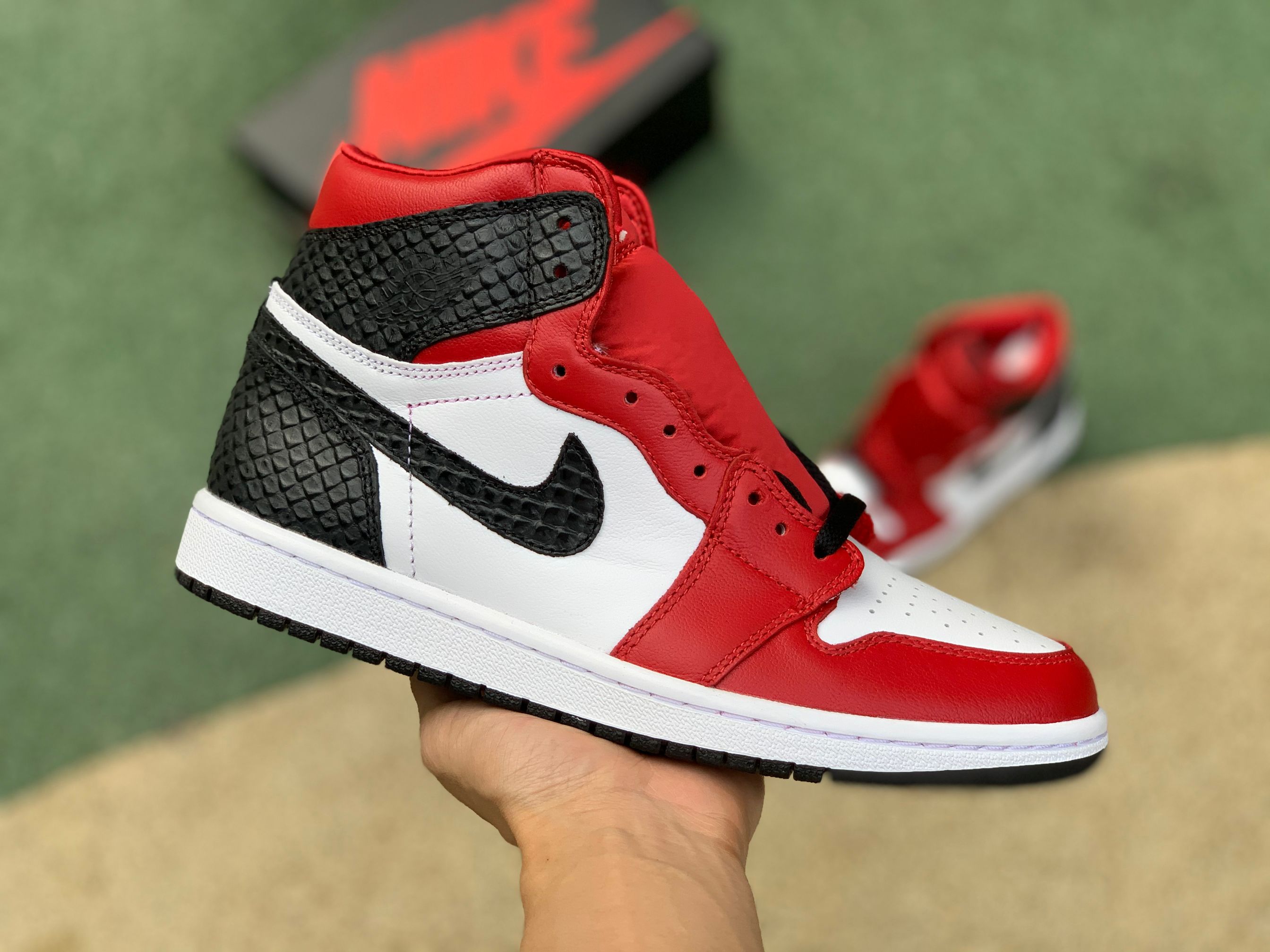 Air Jordan 1 High OG WMNS “Satin Snake”