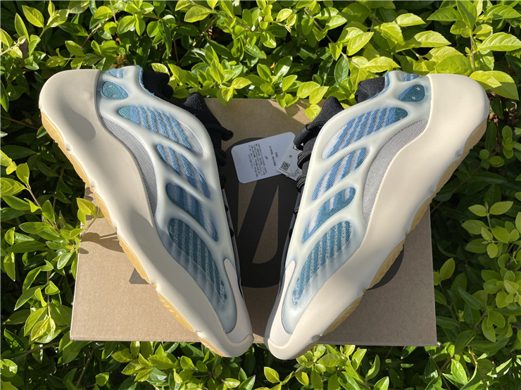 Yeezy 700 V3 ''Methylene blue''