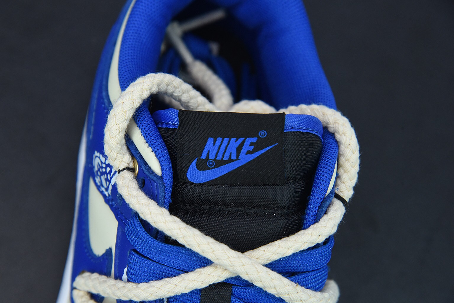 Nike SB Dunk Low Lot Red/White Paisleye