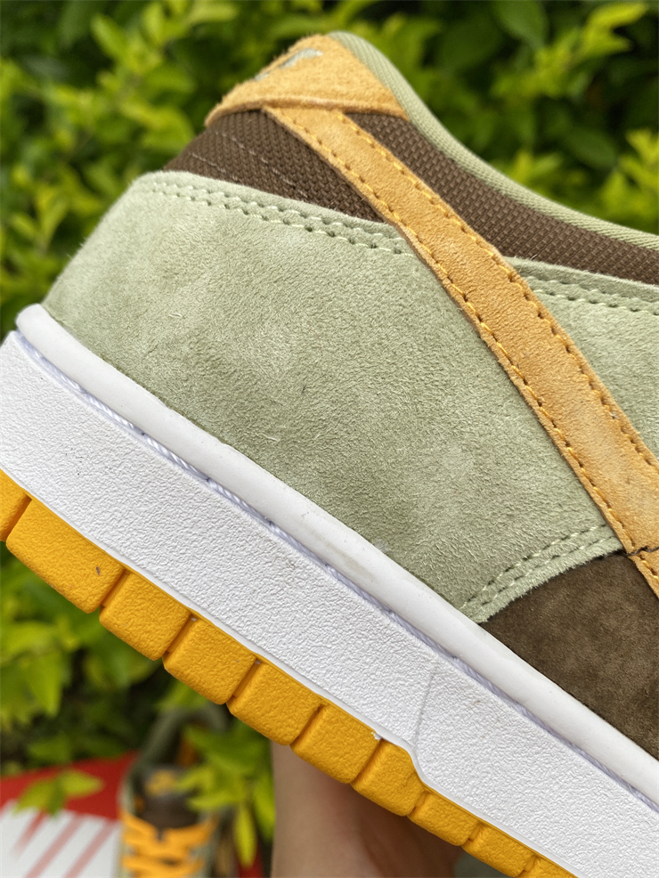 Nike Dunk Low SE Dusty Olive