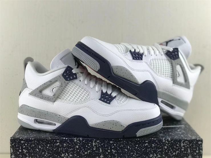 Air Jordan 4“Midnight Navy”