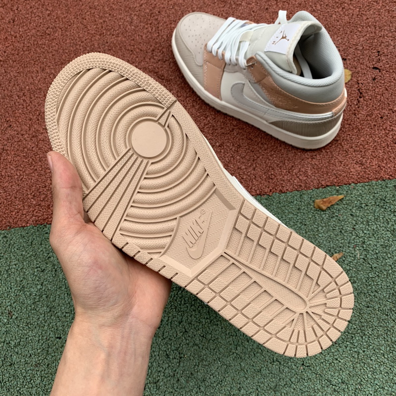 Jordan 1 Mid Shoes022