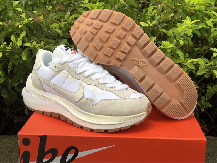 Nike regasus vaporrly SP x Sacai ''Beige''