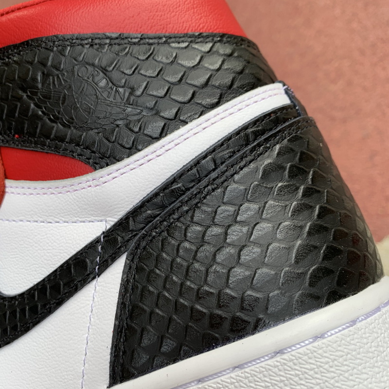 Air Jordan 1 High OG WMNS “Satin Snake”