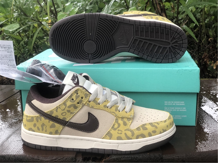 Nike Dunk Low PRM “Medium Curry”