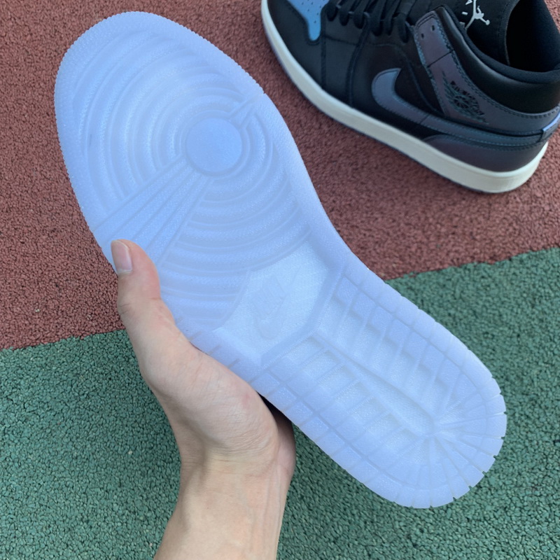 Jordan 1 Mid Shoes037