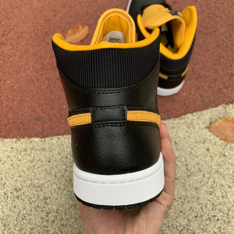 Jordan 1 Mid Shoes040