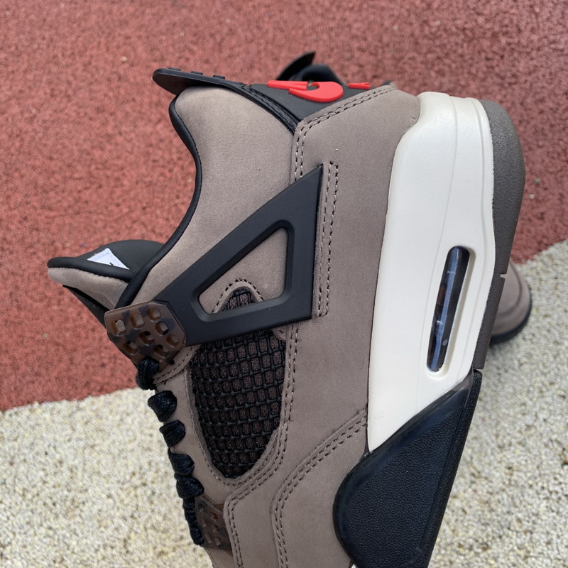 Travis Scott x Air Jordan 4 Grey
