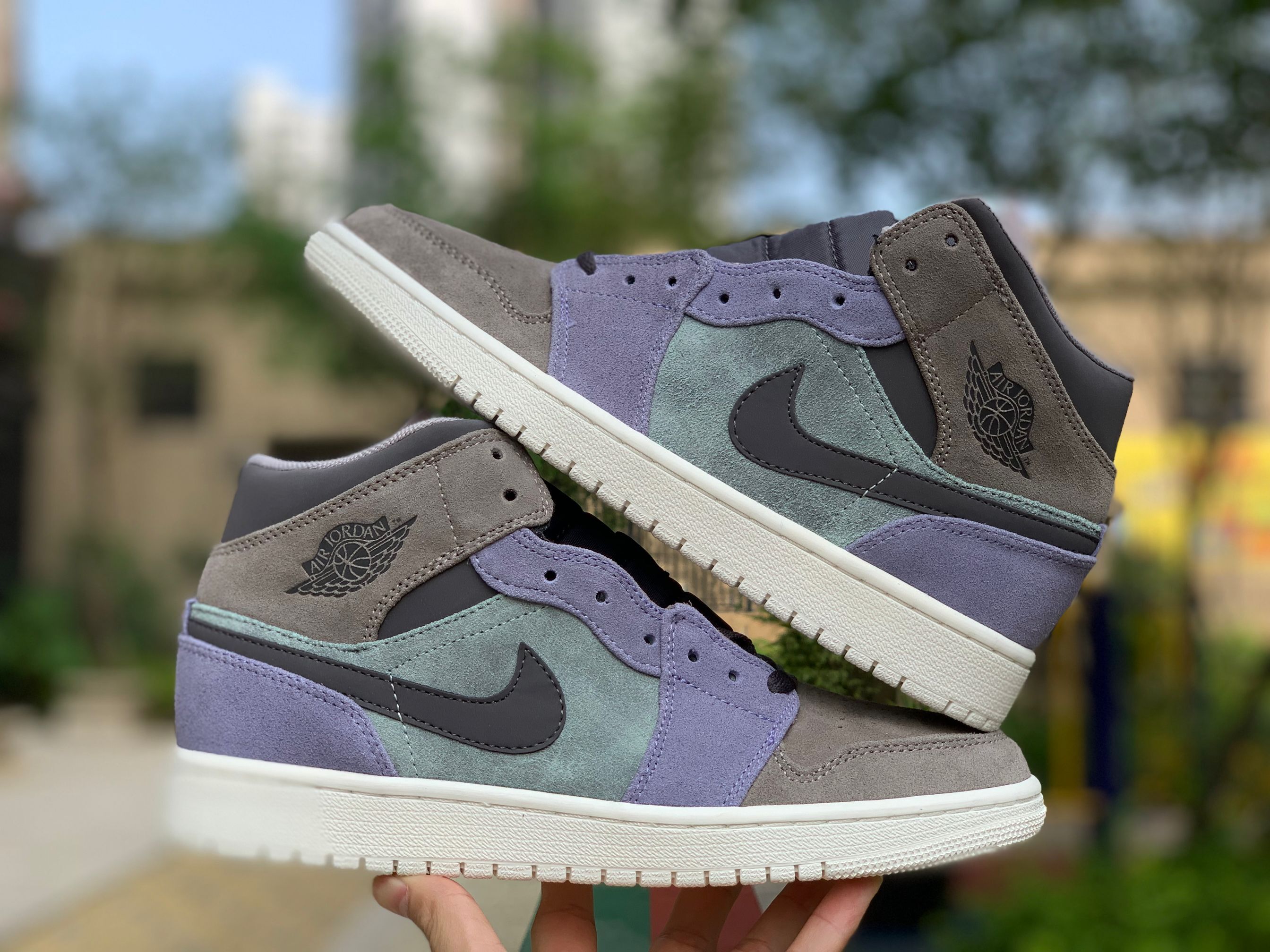 Jordan 1 Mid Shoes084