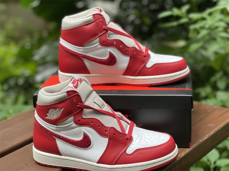 Air Jordan 1 High OG “Chenille”