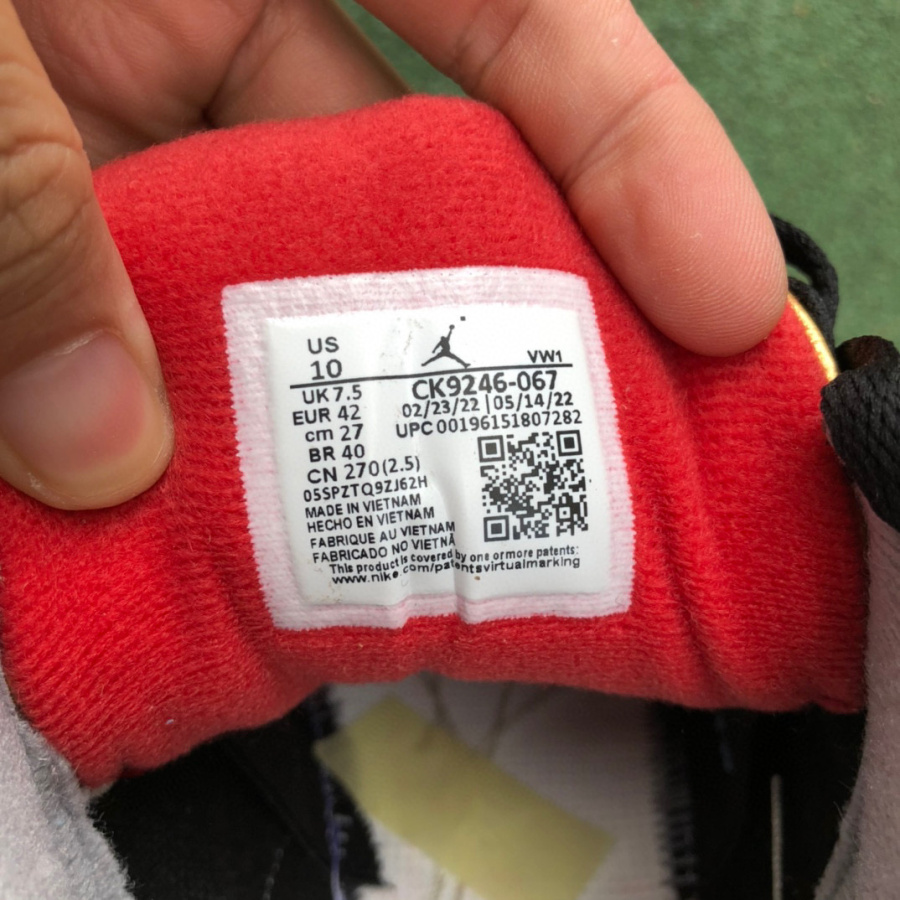 Air Jordan 3 WMNS “Black Gold”