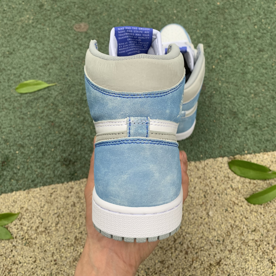 Air Jordan 1 High “Hyper Royal”GS