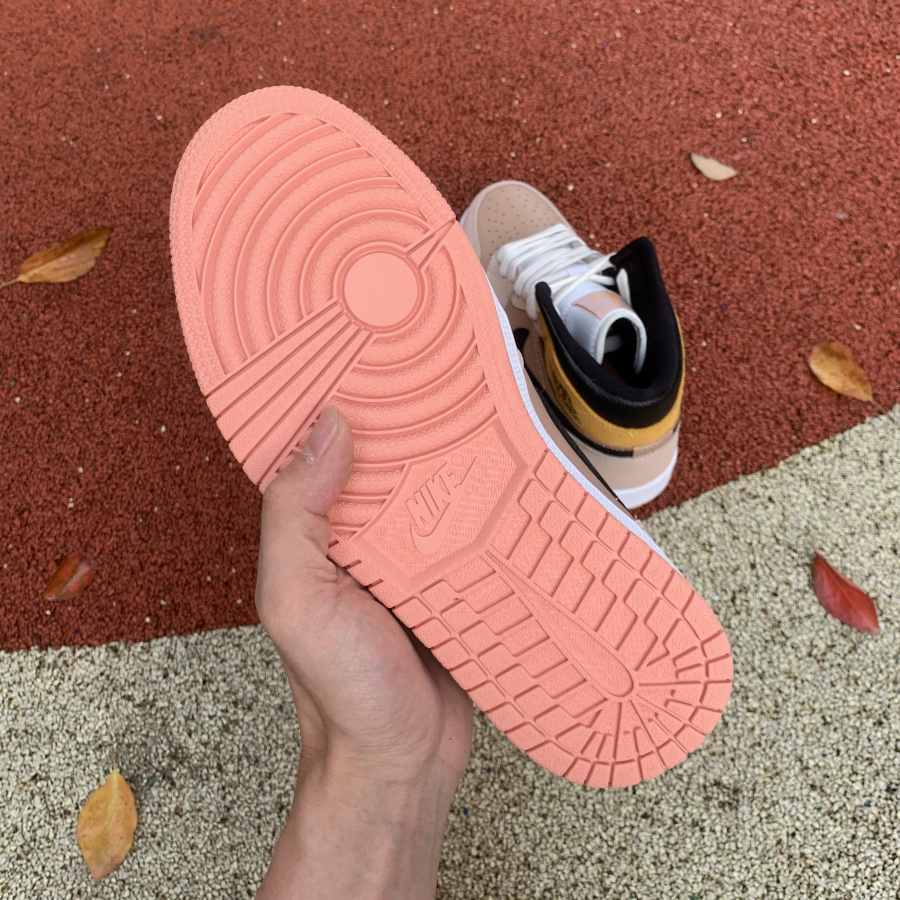 Air Jordan 1 Mid SE Particle Beige