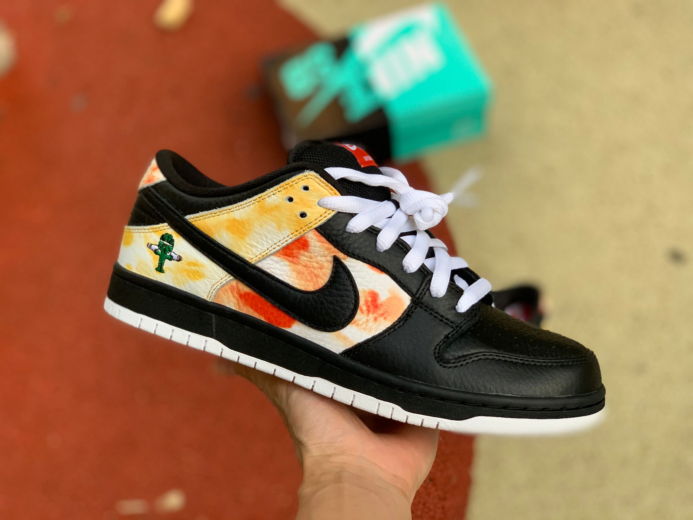 Nike SB Dunk Low Pro “Roswell Raygun” GS