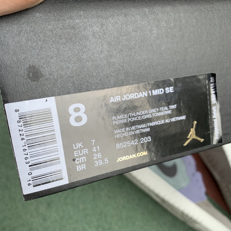 Jordan 1 Mid Shoes084