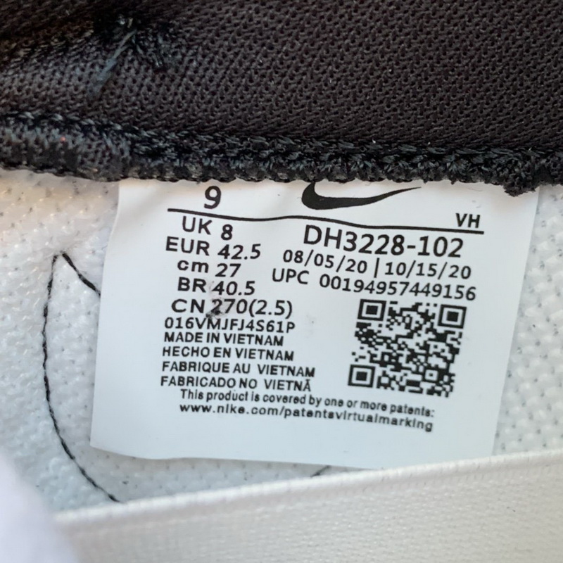 Supreme x Nike SB Dunk Low “Black Stars”