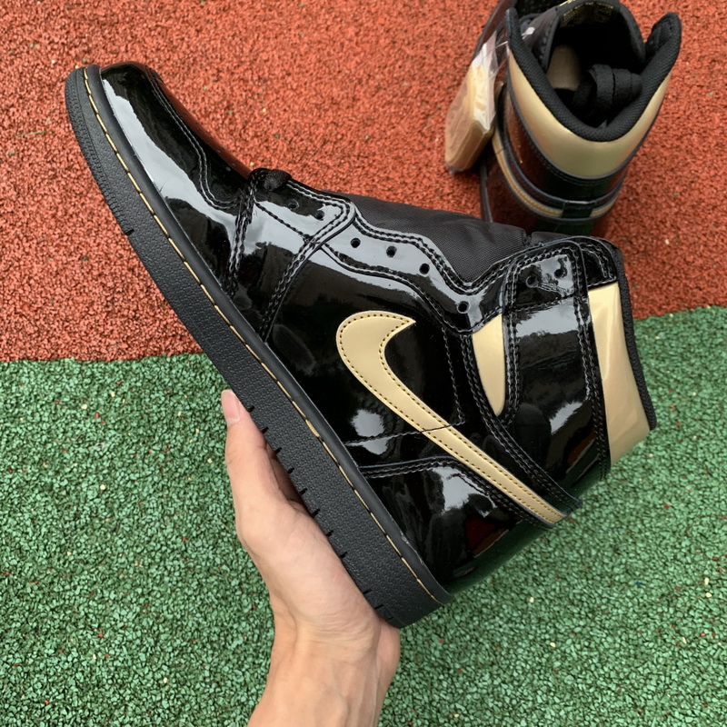 Air Jordan 1 High “Black Metallic Gold”