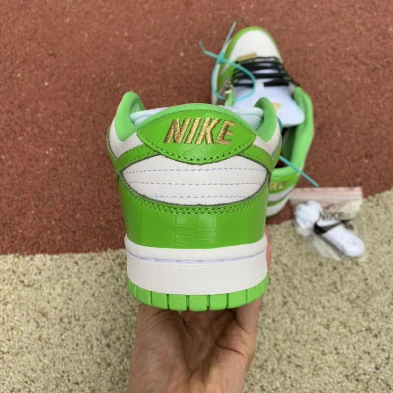 Supreme x Nike SB Dunk Low “Mean Green”