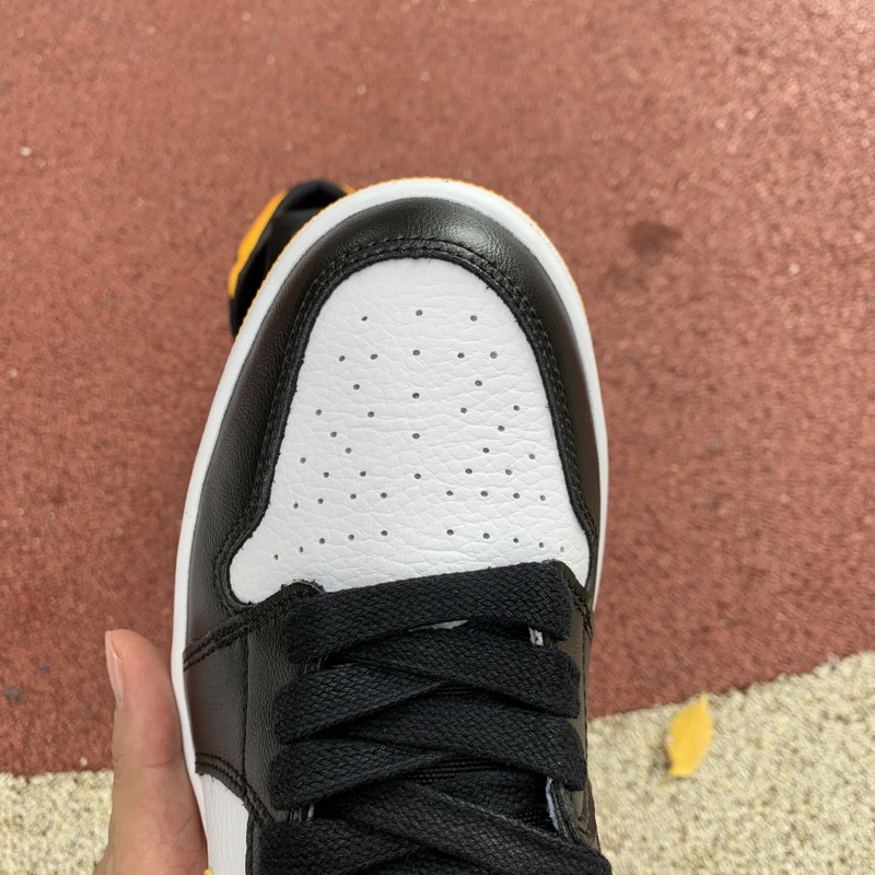 Jordan 1 Mid Shoes043