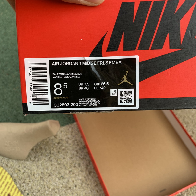 Jordan 1 Mid Fearless Maison Chateau Rouge