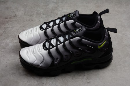 Nike Air VaporMax Plus Black Volt