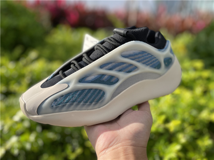 Yeezy 700 V3 ''Methylene blue''