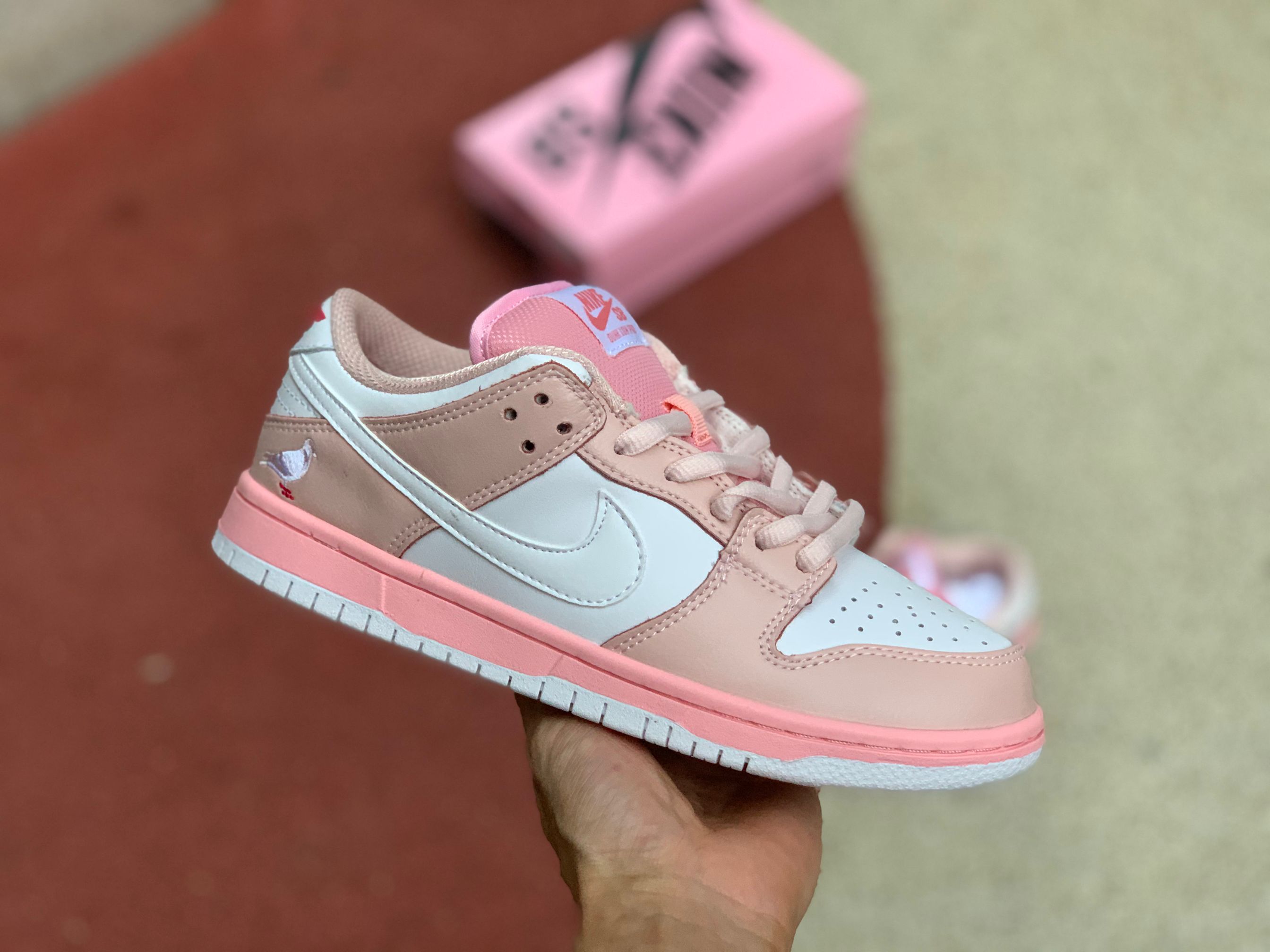 Nike SB Dunk Low Pigeon Pink