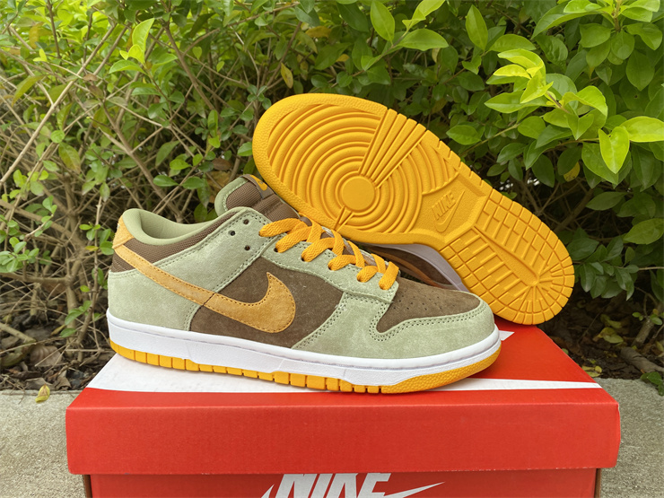 Nike Dunk Low SE Dusty Olive