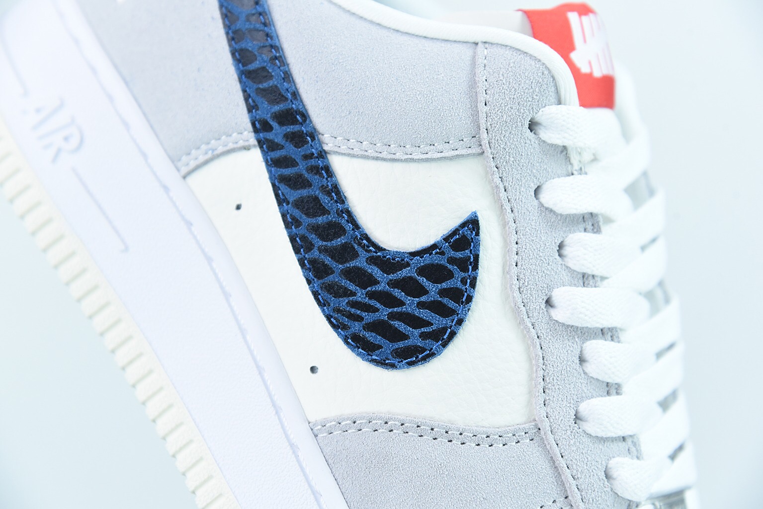 Nike Air Force 1 Low SP Undefeated 5 On It Dunk vs. AF1