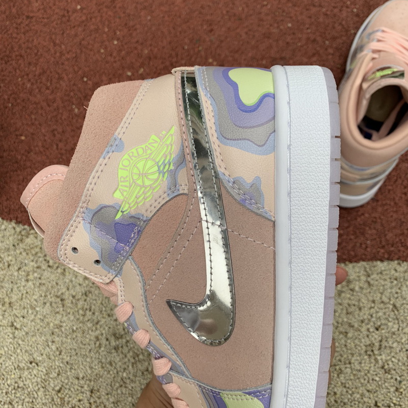 Jordan 1 Mid SE spective