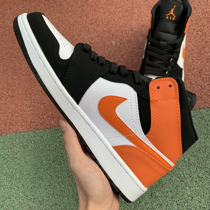 Jordan 1 Mid Shoes091